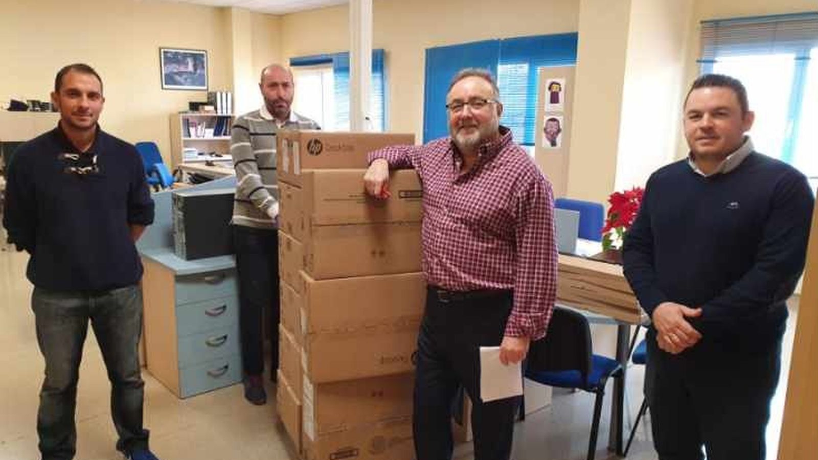 Joaquín Villanova, alcalde de Alhaurín de la Torre, el segundo por la derecha.