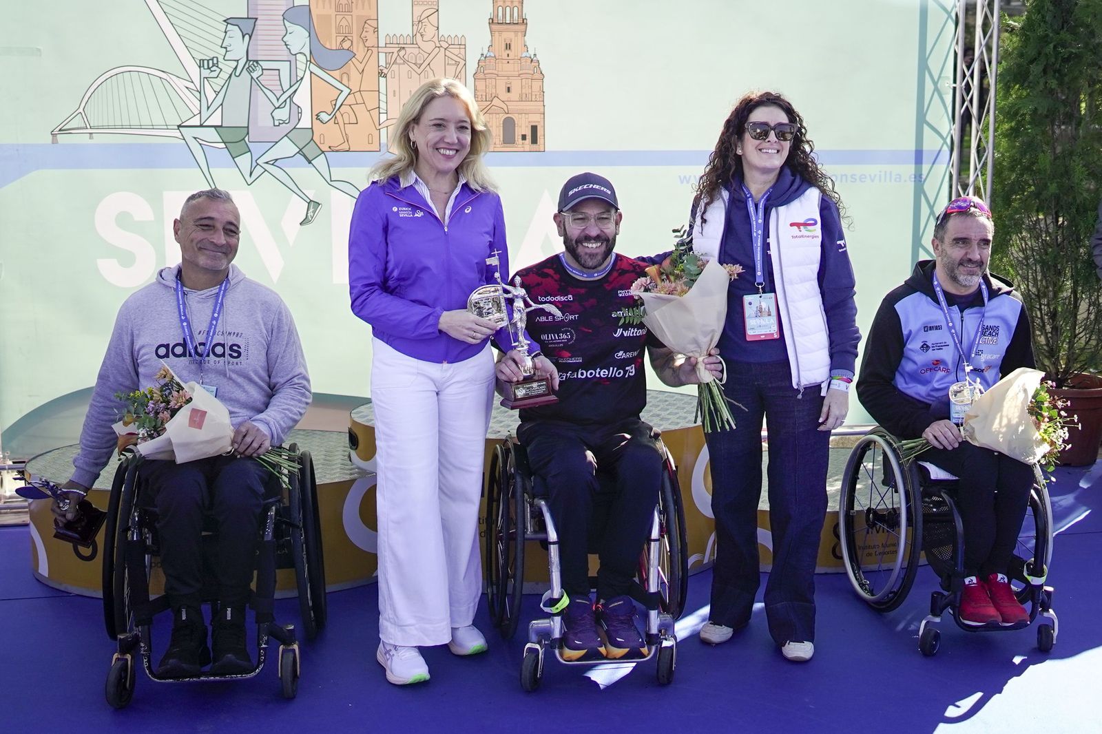 Así ha sido la entrega de premios del Zúrich Maraton de Sevilla 2026