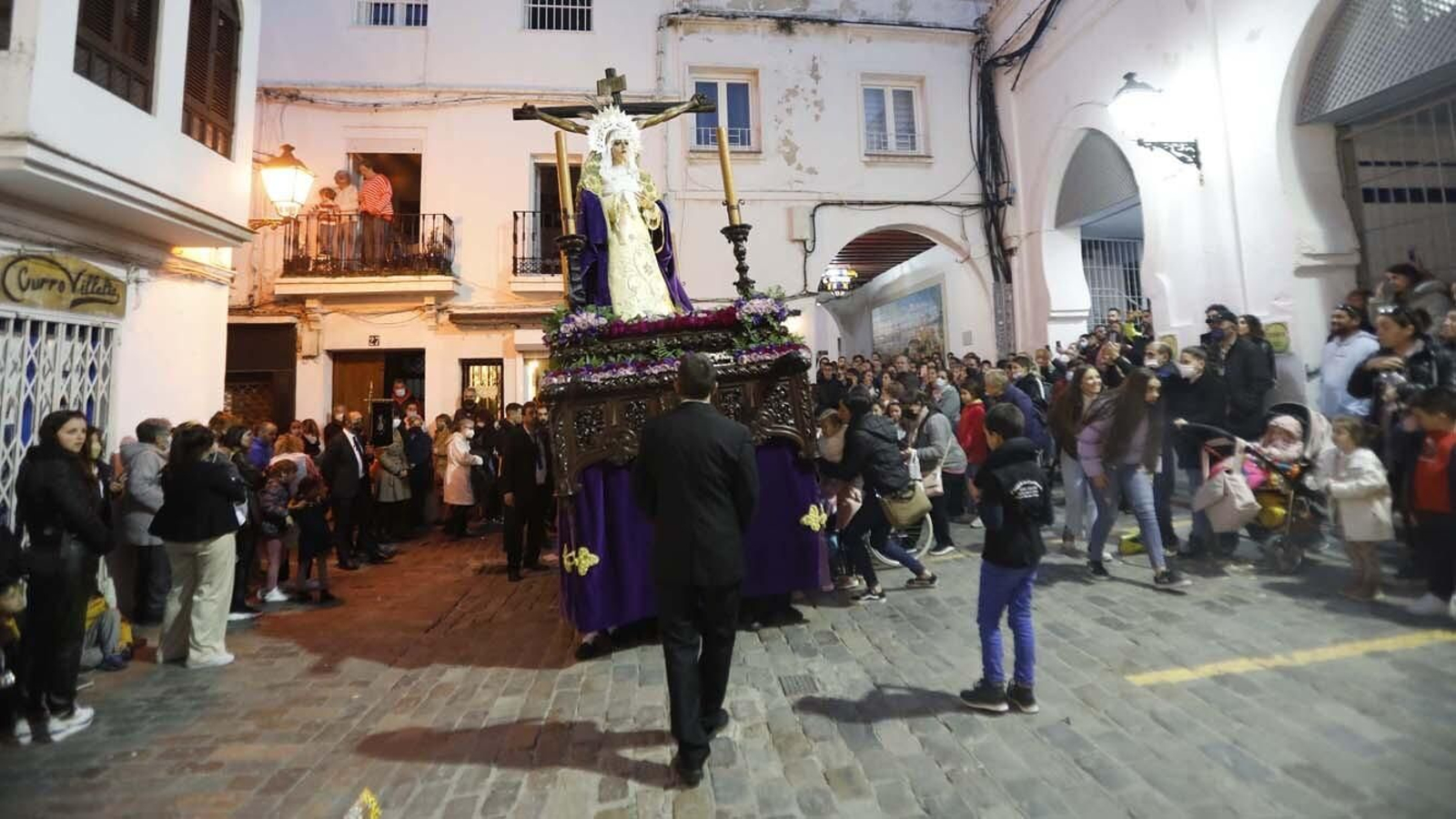 Las imágenes del Miércoles Santo en Tarifa: El Consuelo