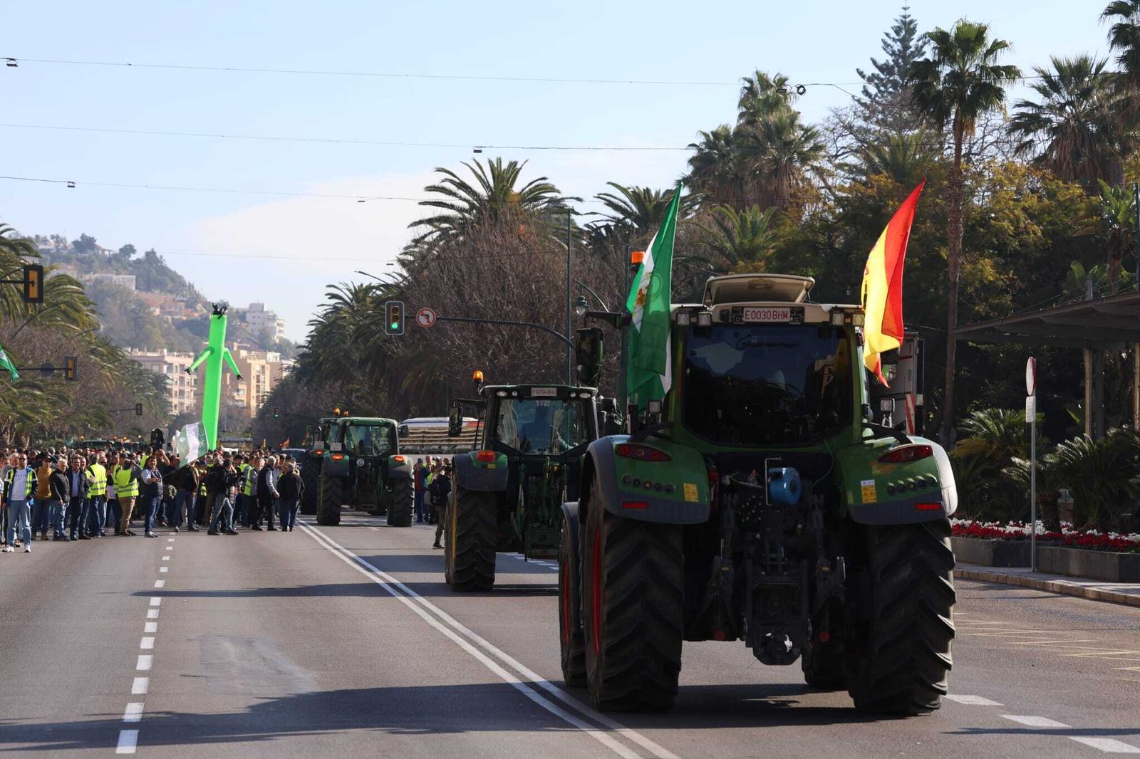 La entrada de los tractores en Málaga capital, en fotos