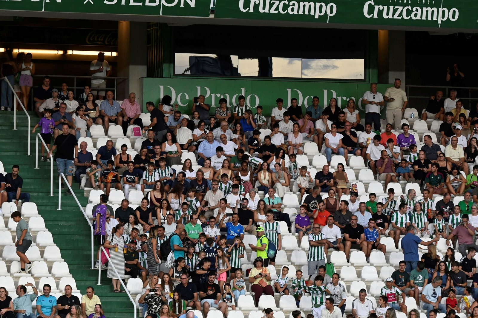 Las mejores fotos del ambiente en El Arcángel para el Córdoba CF - Real Madrid del Mundial de Clubes sub 18
