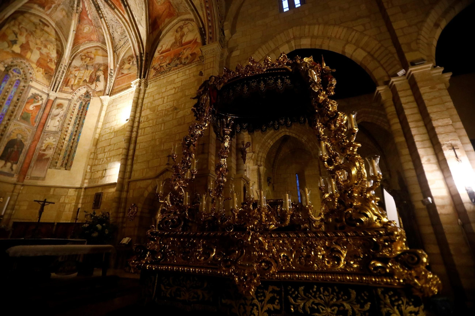 Las mejores fotos de la restauración del paso de la Virgen de las Tristezas de Córdoba