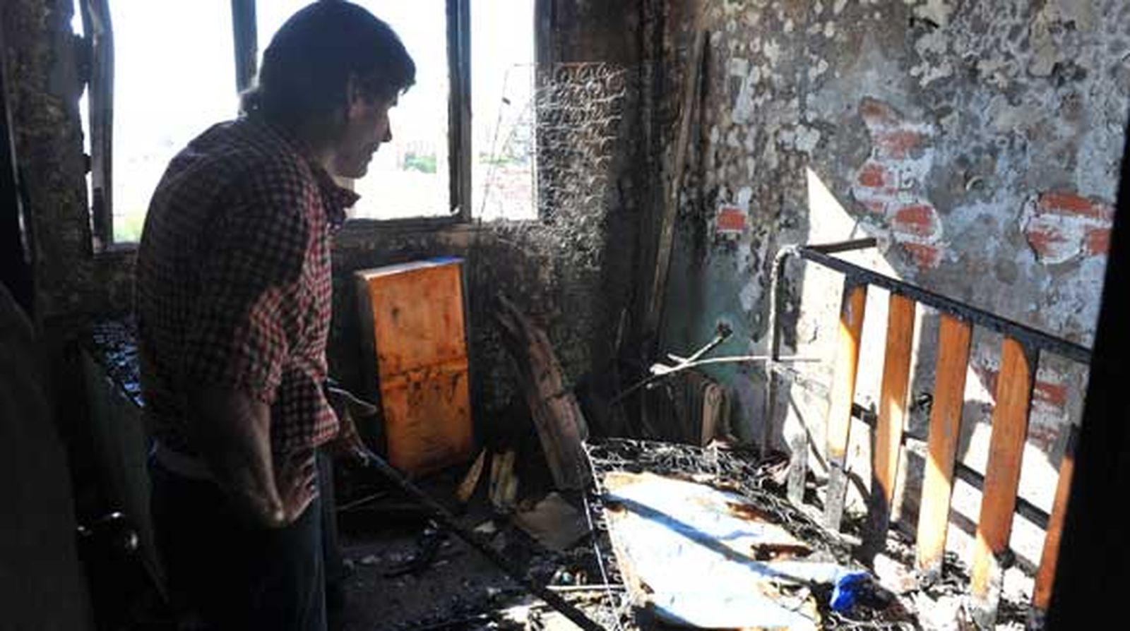 Un incendio en un edificio de la Avenida Miraflores se salda sin heridos