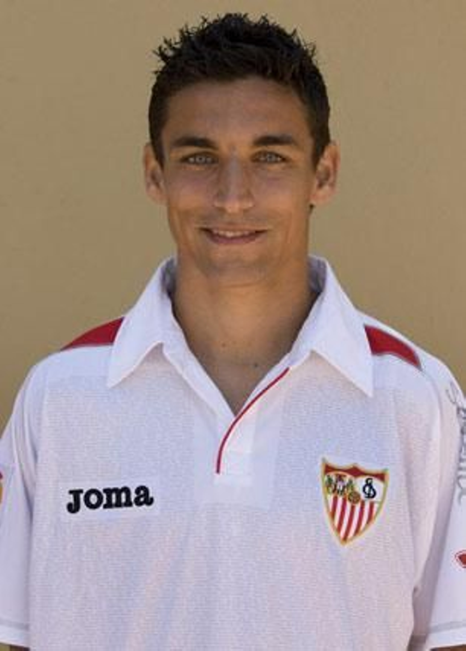 JESUS NAVAS(medio)
Edad:23 años
Temp. en el club:7ª
Goles en 08-09:4
Contrato hasta: 2012