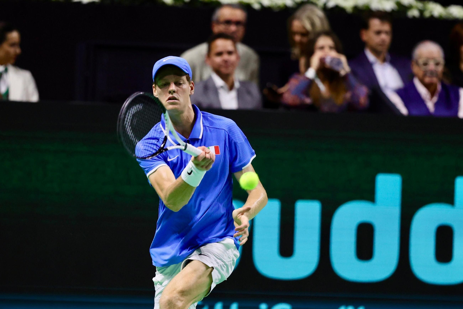 Jannik Sinner lleva a Italia a la final de la Copa Davis tras ganar a De Miñaur