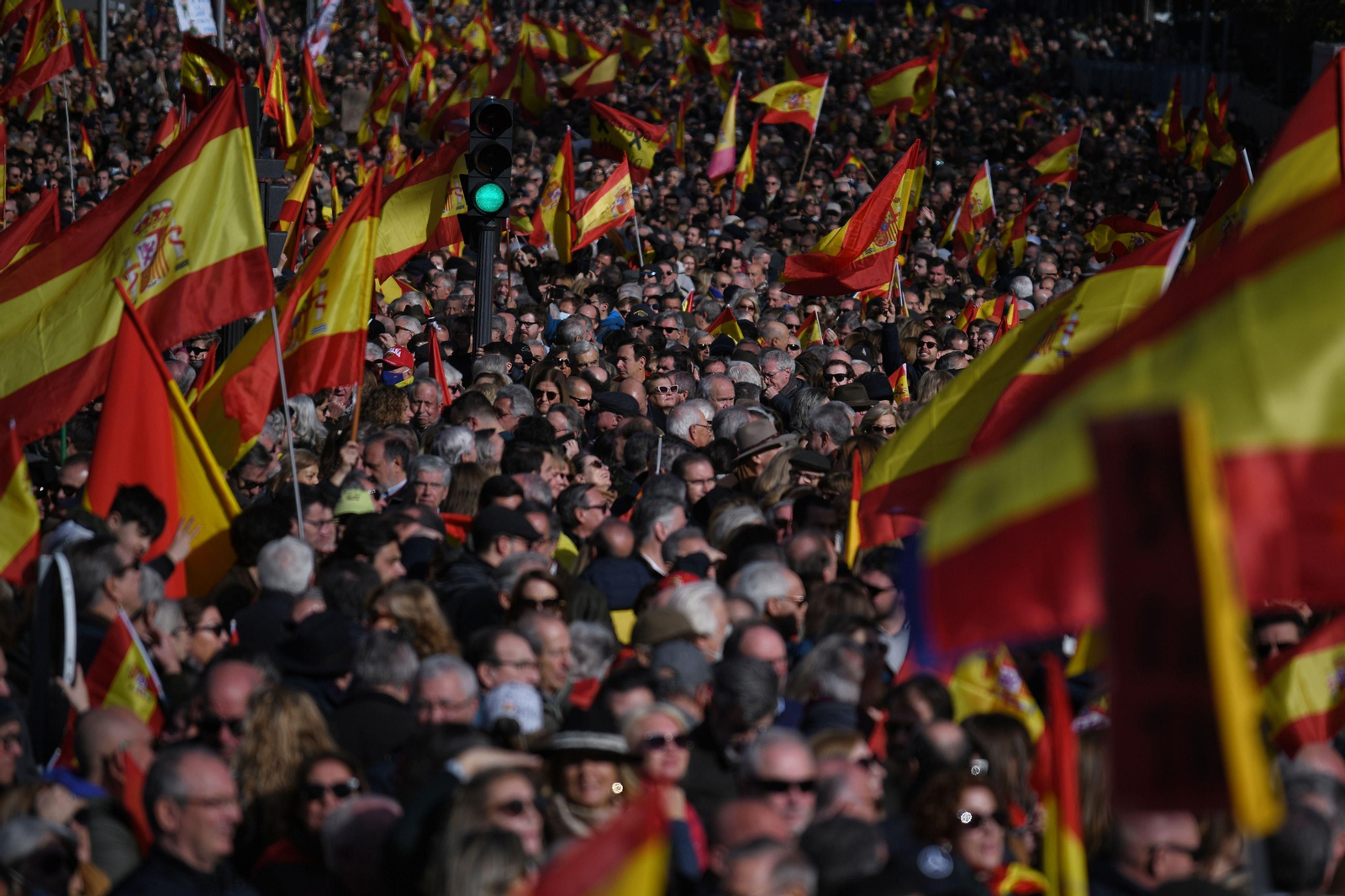 Manifestantes en Cibeles.