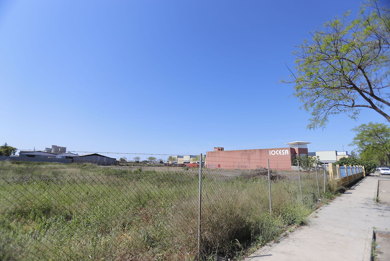 Parcela cedida por la Autoridad Portuaria de Huelva a Atlantic Copper para almacenar los aparatos electrónicos que se reciclarán en la nueva planta.