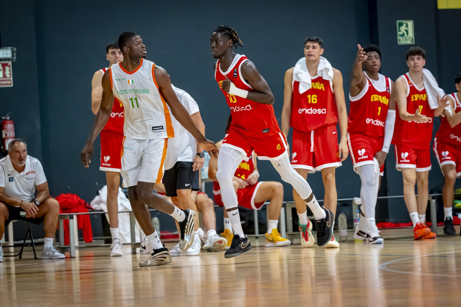 España B, con Álvaro Folgueiras, derrota a Costa de Marfil antes de venir a Málaga