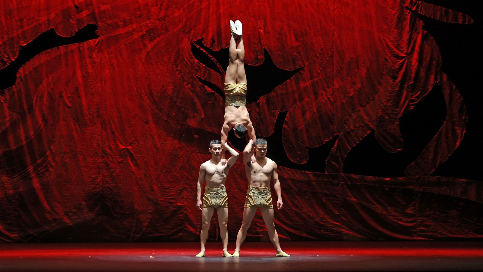 Imágenes del 'Gran Circo Acrobático de China' en el Teatro Villamarta