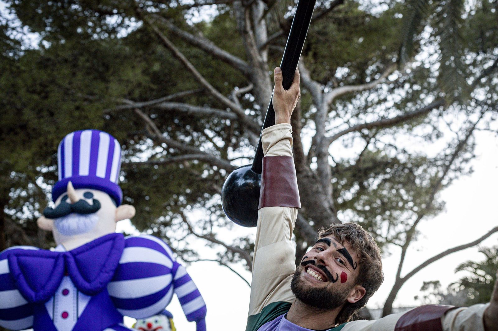 Las mejores imágenes de la Cabalgata del Humor del Carnaval de Cádiz 2026