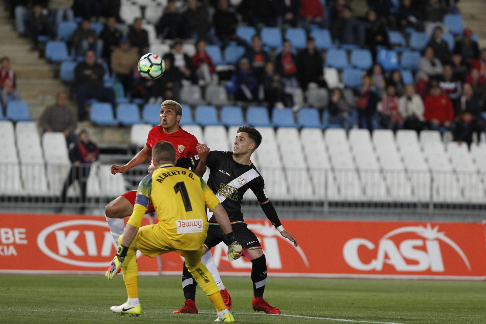 El UD Almería-Rayo Vallecano, en imágenes