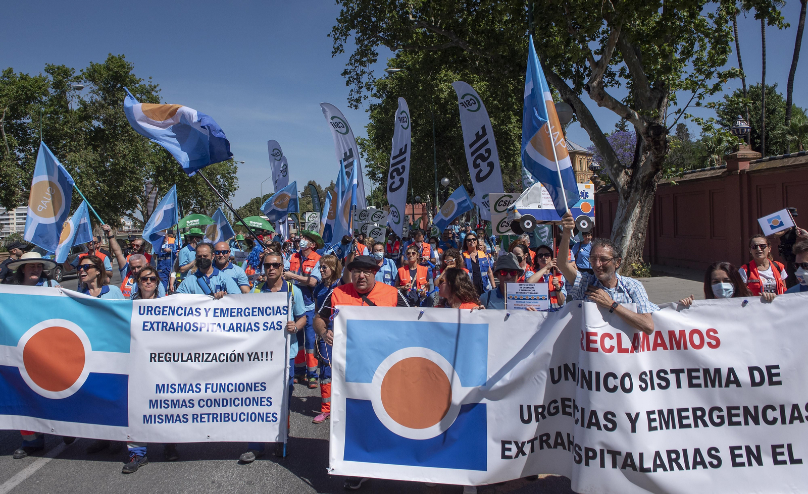 Las imágenes de la protesta de los profesionales de las urgencias y emergencias en Sevilla