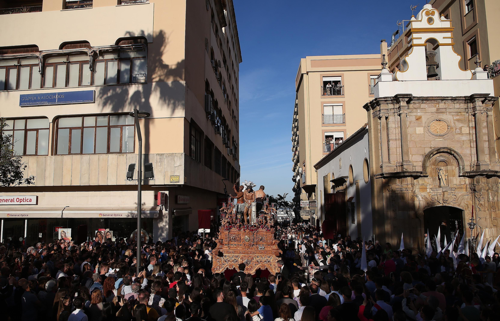Fotos del Lunes Santo en Algeciras: Coronado de Espinas y La Columna