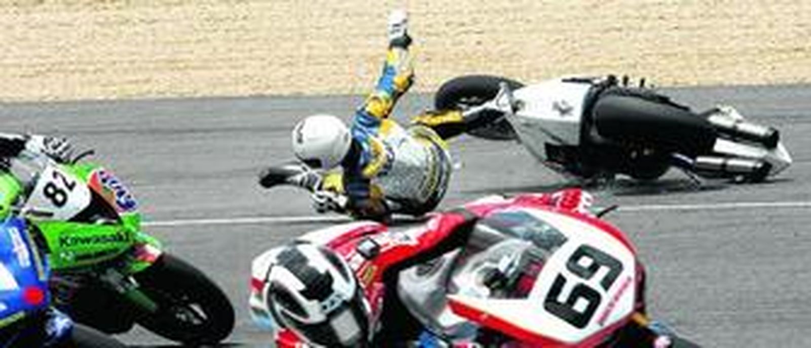 Óscar Pena (Hune Racing) se fue al suelo en la carrera de Stock-Stream a las primeras de cambio.