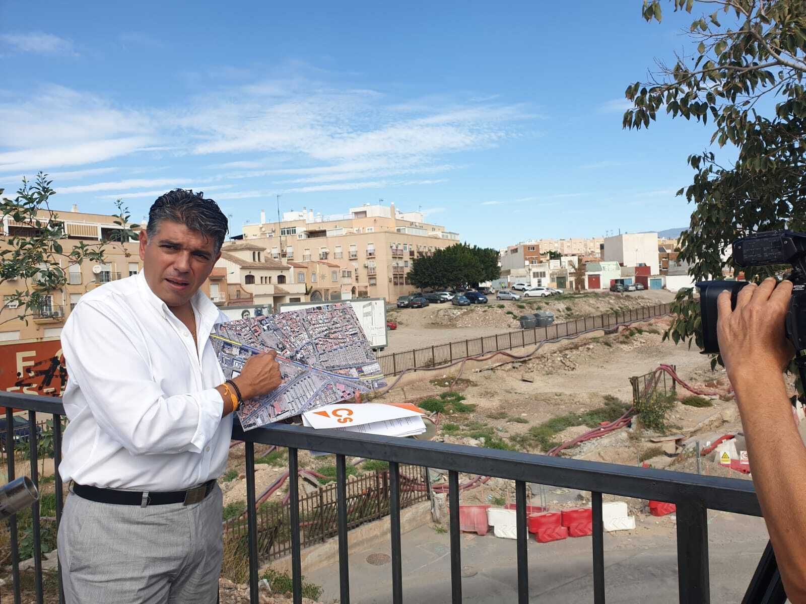 Cazorla: “El soterramiento de El Puche debería estar terminado desde hace 7 meses, pero aún no sabemos cuándo acabará”