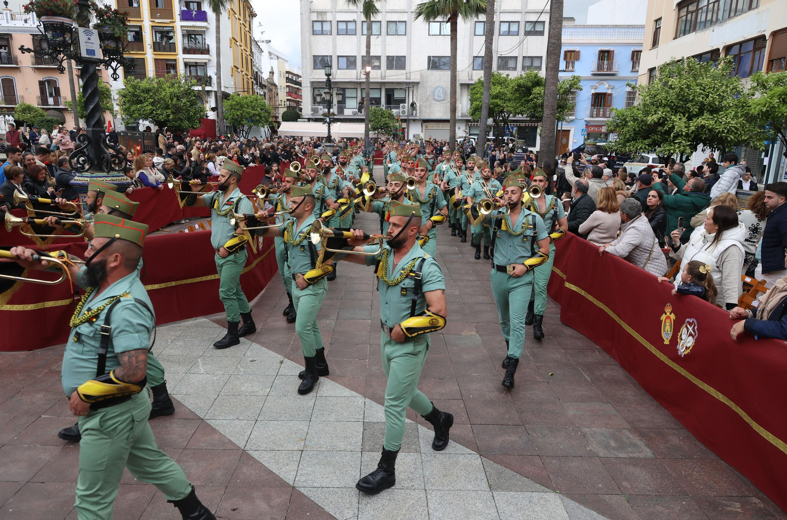 Fotos del Lunes Santo en Algeciras: Desfile de la Legión