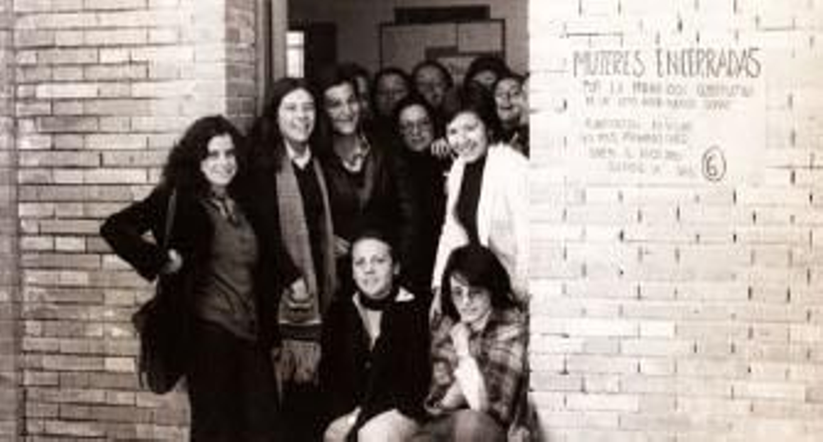 Encierro en Sevilla en protesta por la prohibición gubernamental de un acto para informar sobre la planificación familiar.