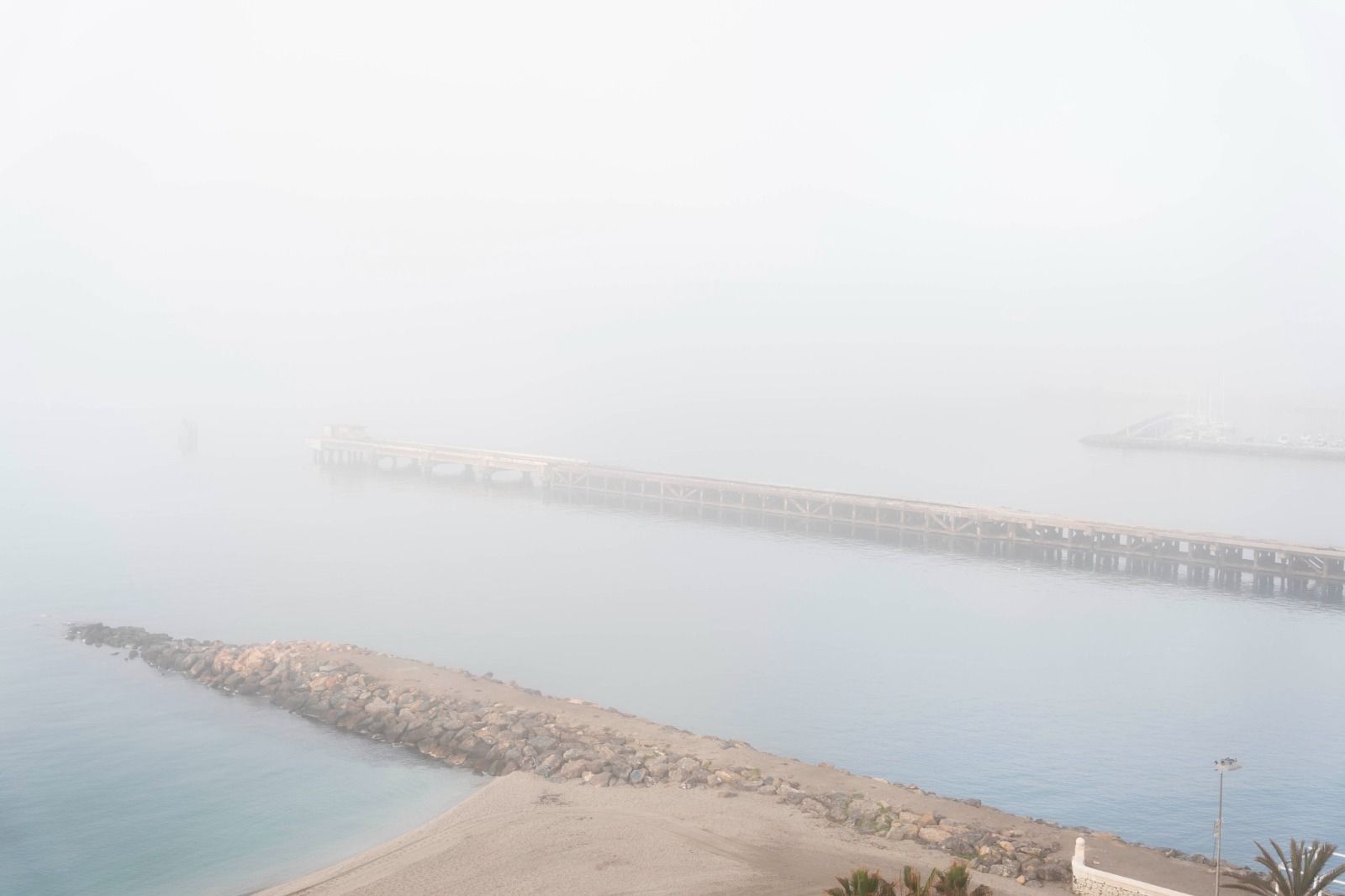 El Zapillo bajo la niebla
