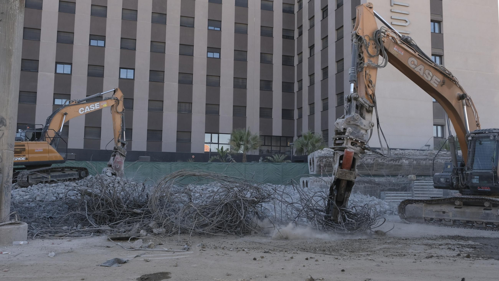 El Puente de la Avenida del Mediterráneo ya es historia, en imágenes