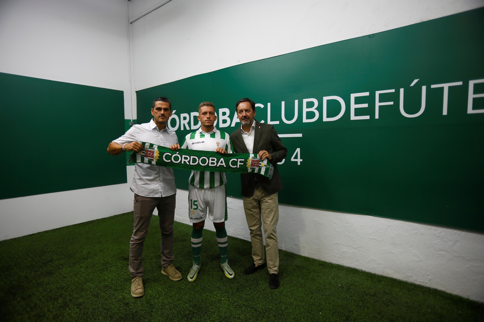 Las mejores fotos de la presentación de Isma Ruiz como jugador del Córdoba CF Las mejores fotos de la presentación de Isma Ruiz como jugador del Córdoba CF