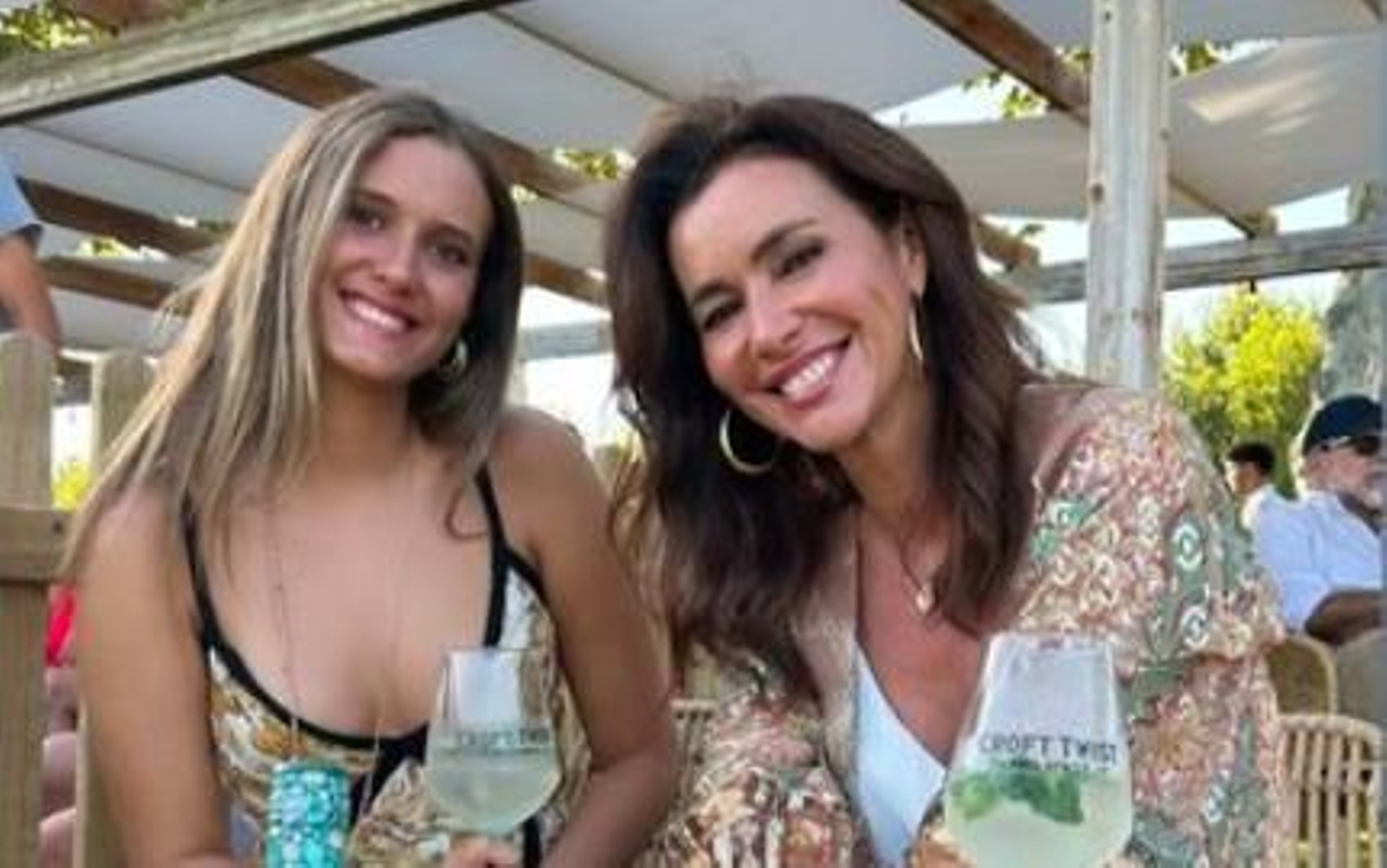 Arantxa del Sol con su hija en Sotogrande