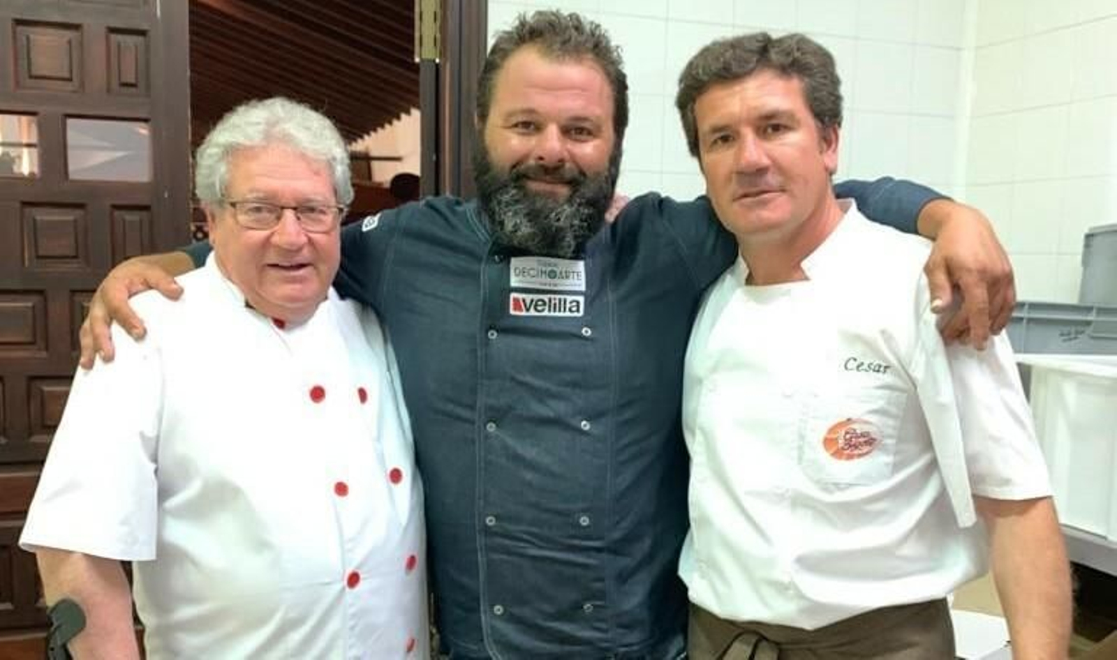 Jesús Márquez, de Espacio DécimoArte, con Fernando y César Hermoso, “embajadores” de la I Fiesta de la Galera.