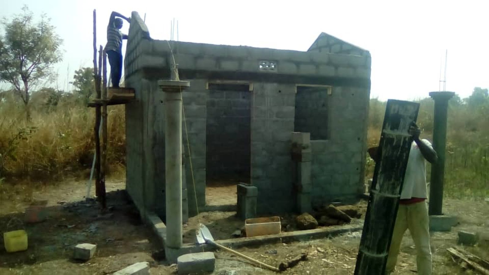 Así avanza la construcción del molino de grano en Togo.