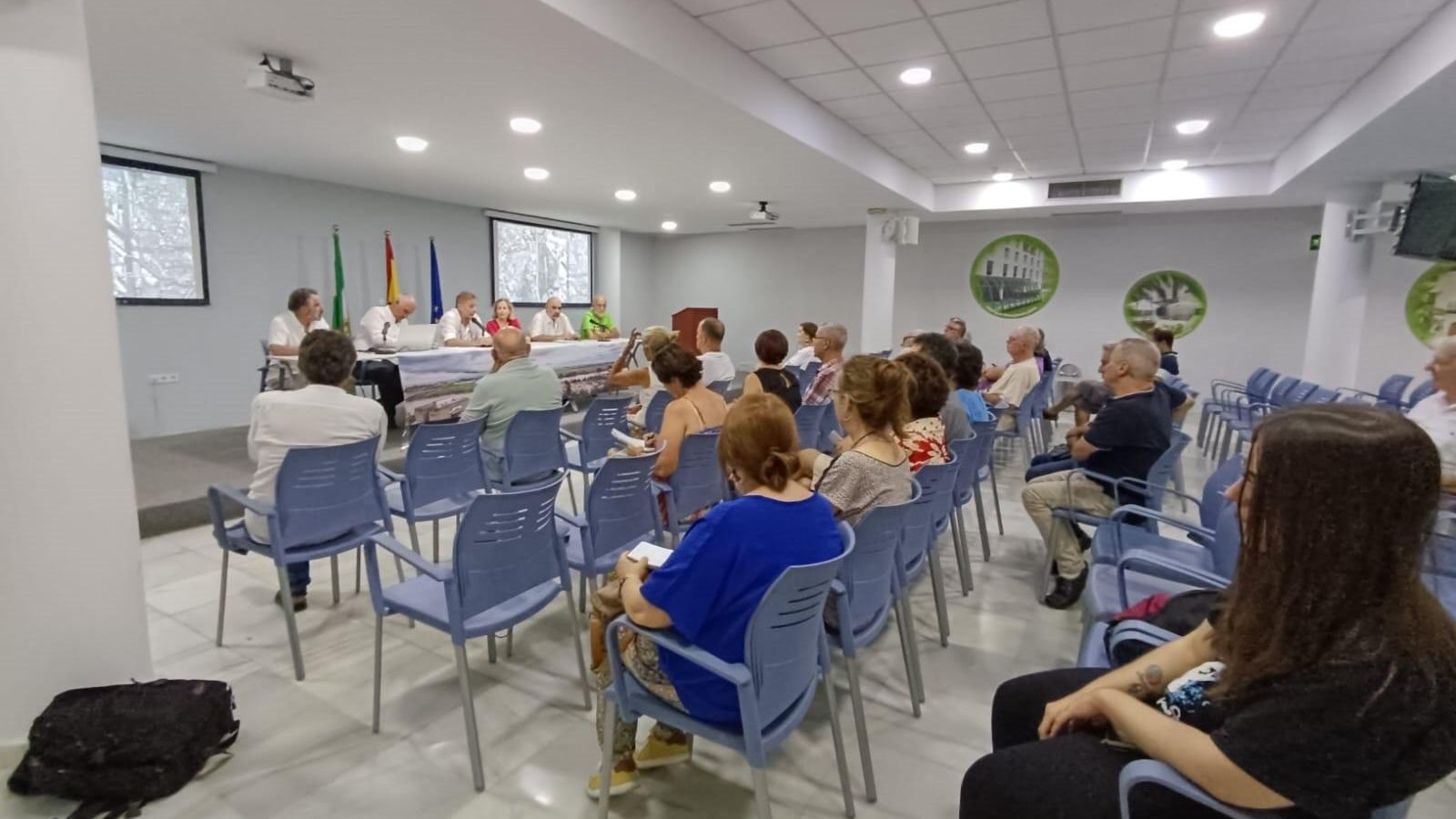 Una vista de la reunión celebrada este jueves por la Mesa Ciudadana por Tablada