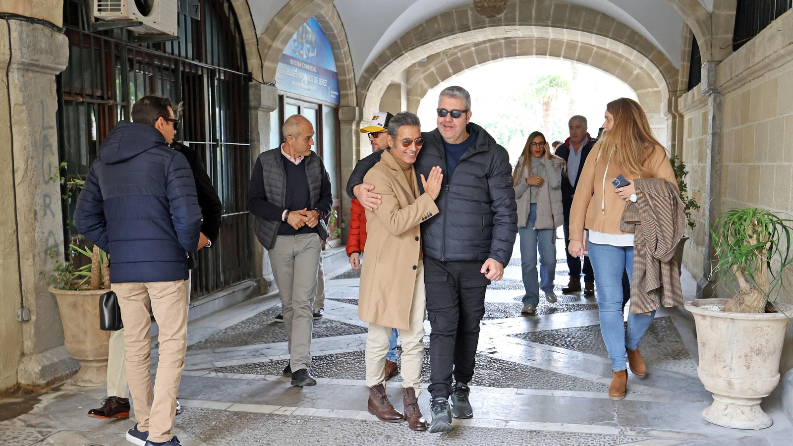 Visita a Jerez de famosos y artistas con el empresario José Luis López y Mamen Sánchez