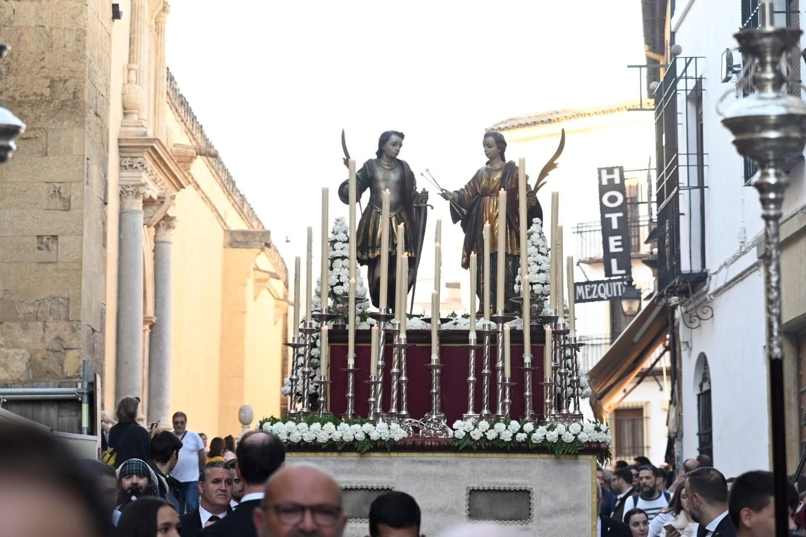 La procesión de San Acisclo y Santa Victoria en Córdoba, en imágenes