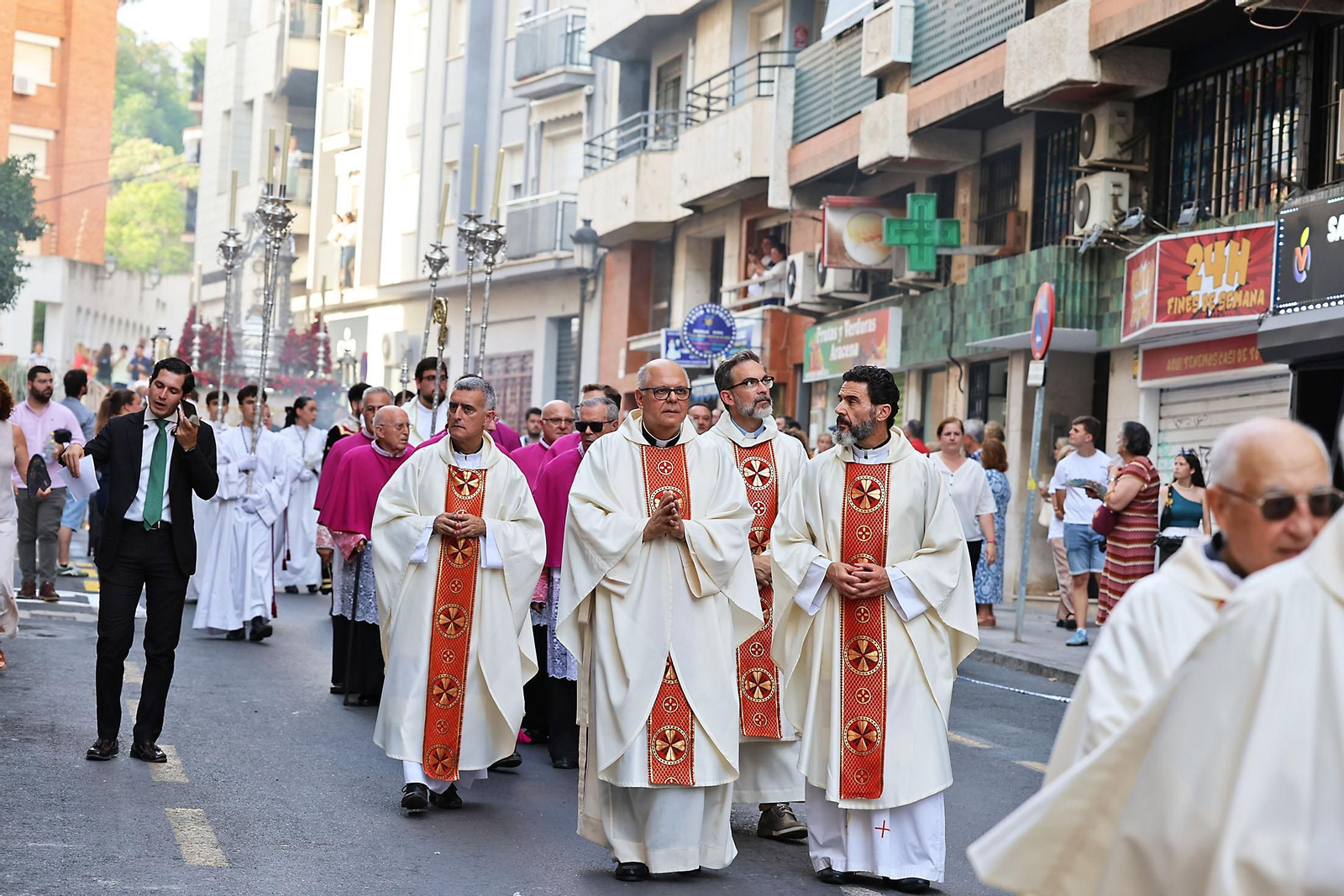 Imágenes de la procesión del Corpus Christi por las calles de Huelva