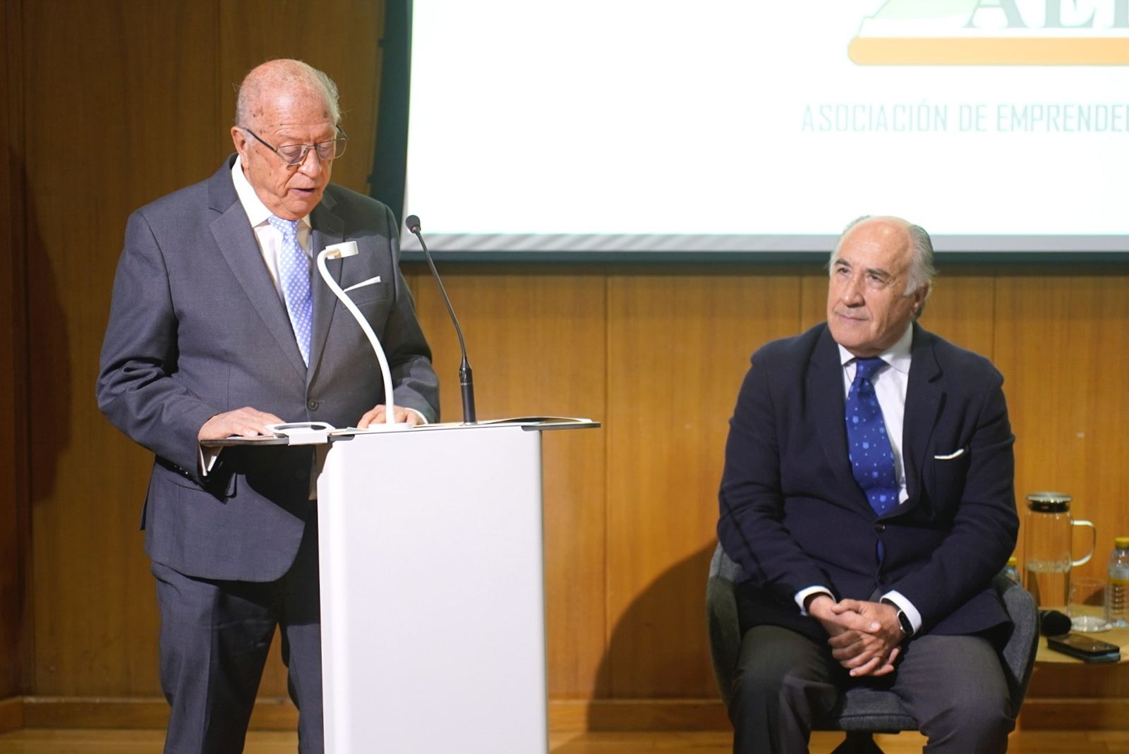 Fotos de la entrega del reconocimiento a Asier Unciti