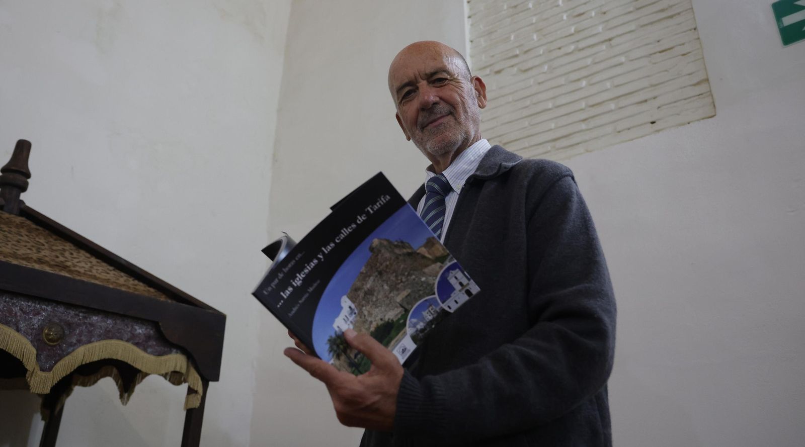 Fotos de la presentación de la guía de patrimonio de Tarifa de Andrés Sarria