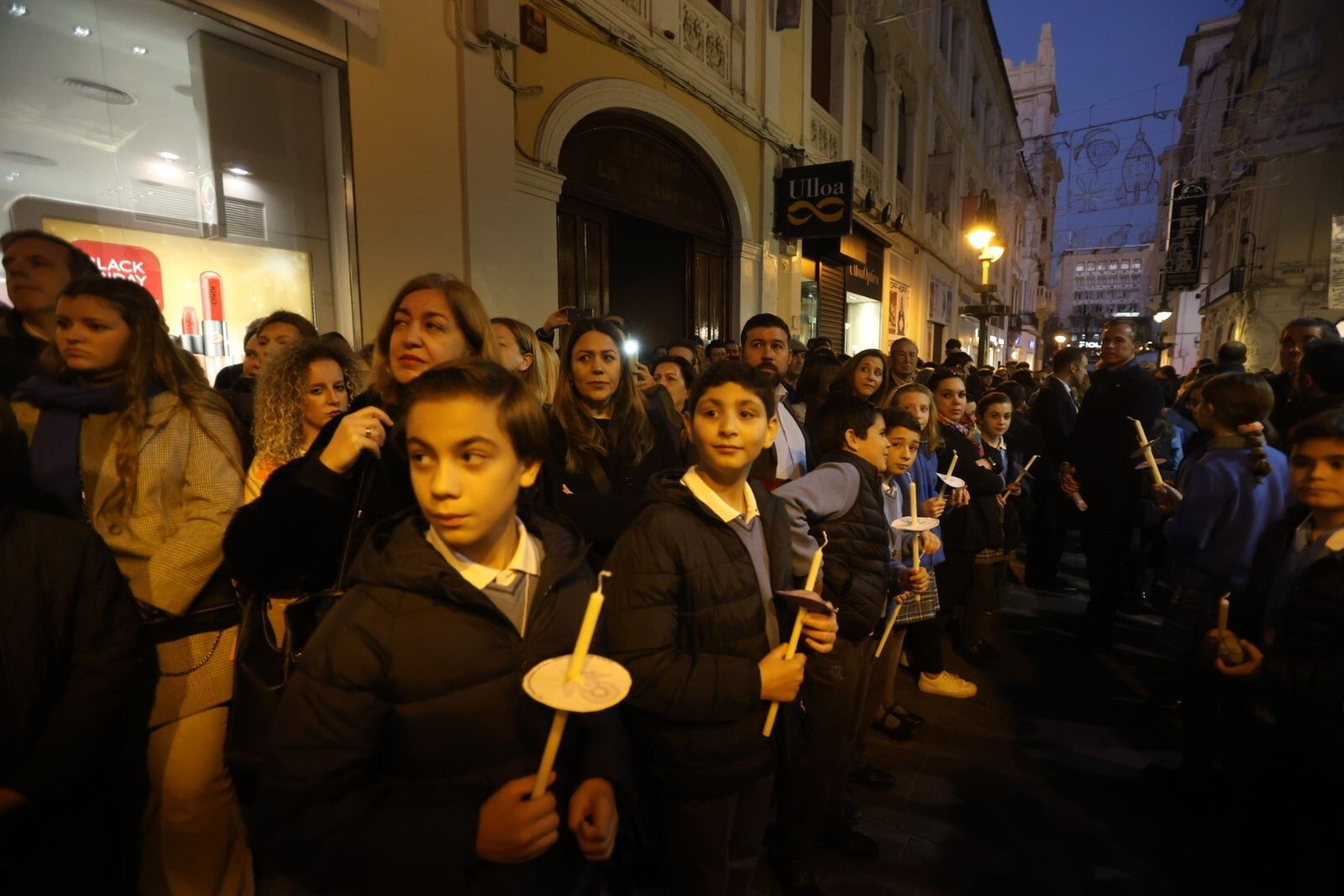 La procesión de la Virgen de la Milagrosa de Córdoba, en imágenes