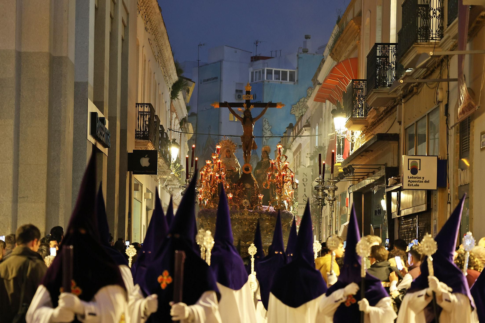 Miércoles Santo: La Hermandad de La Esperanza por las calles de Huelva