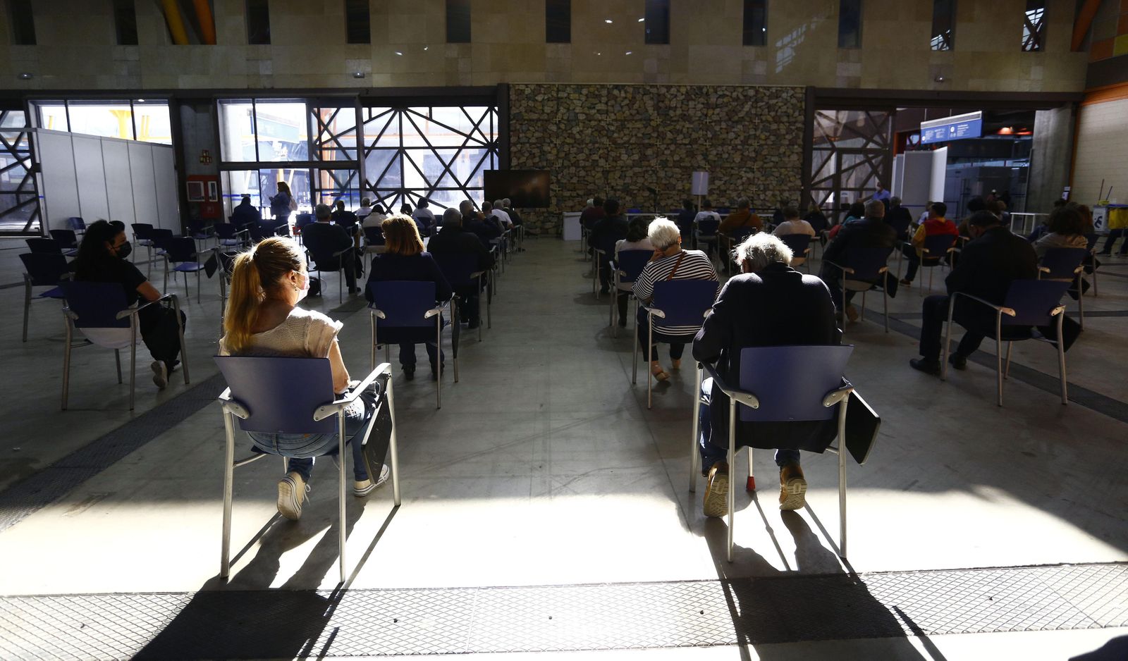 La vacunación del Palacio de Ferias de Málaga, en fotos