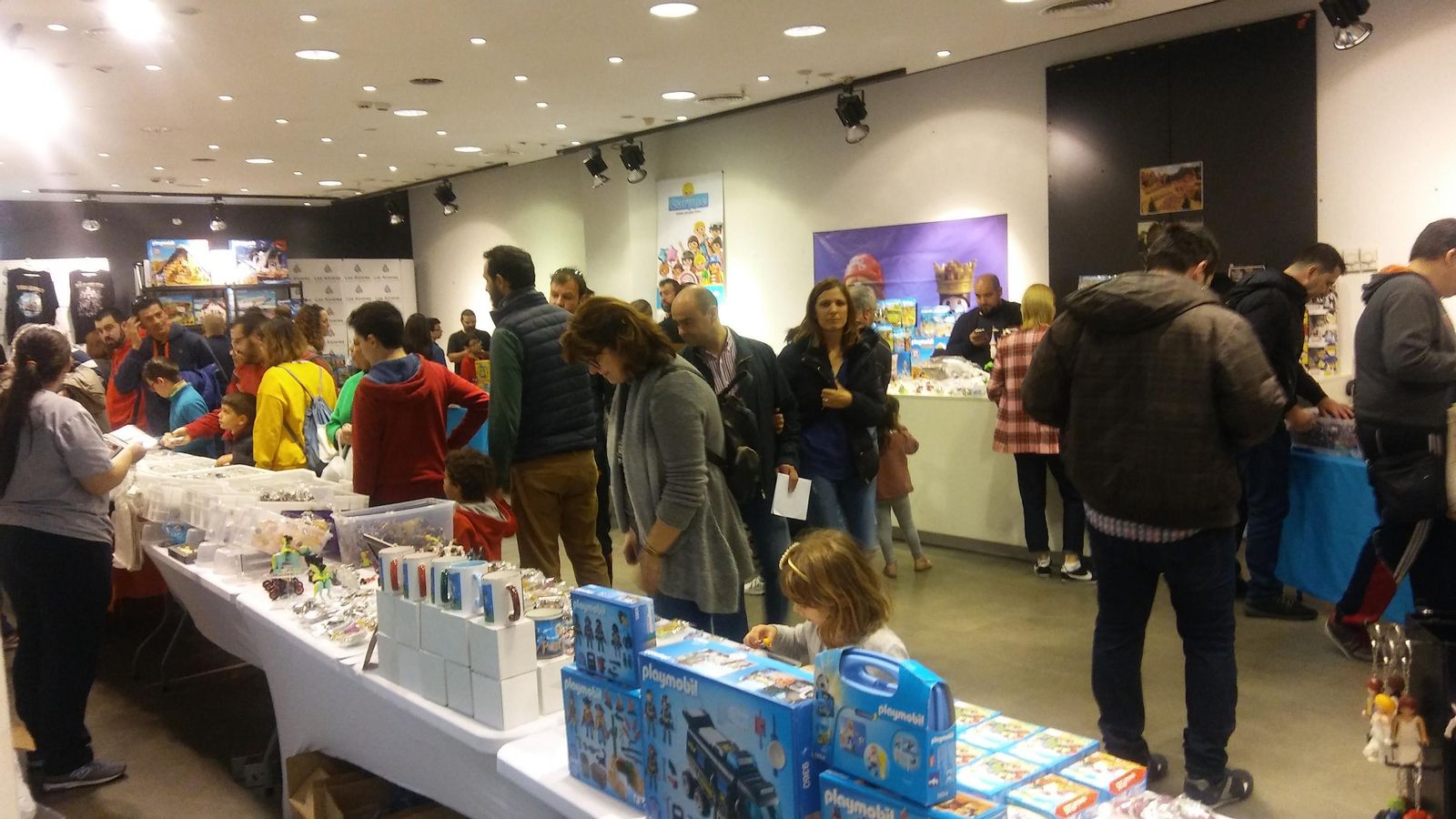 Mercadillo de figuras de coleccionistas de Playmobil.