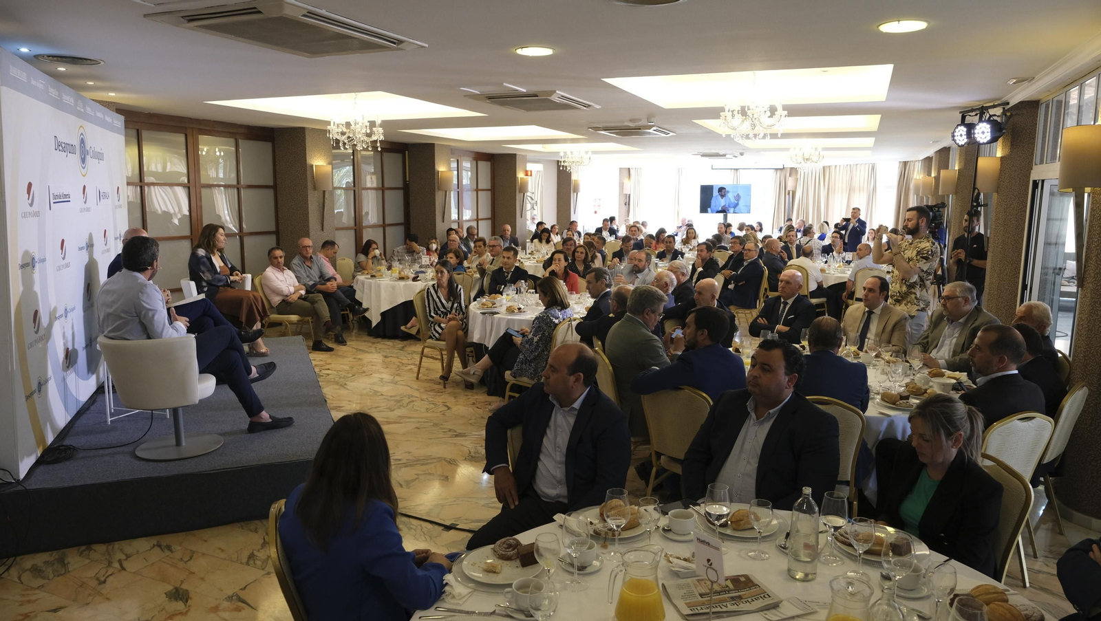 Imágenes del desayuno coloquio de Diario de Almeria y Hidralia.