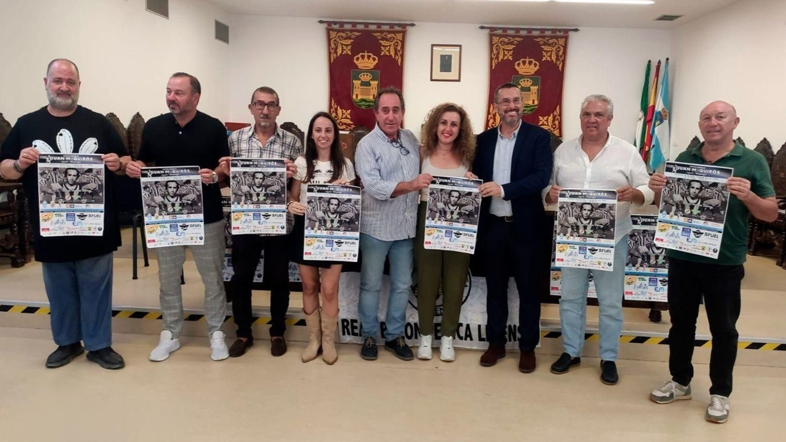 Los participantes en la presentación del homenaje a Juan Manuel Quirós