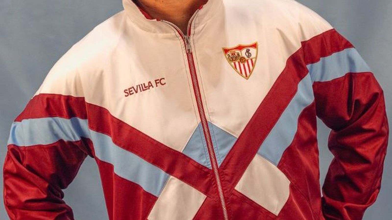 Sudadera de la colección retro del Sevilla FC inspirada en la temporada 1992/1993