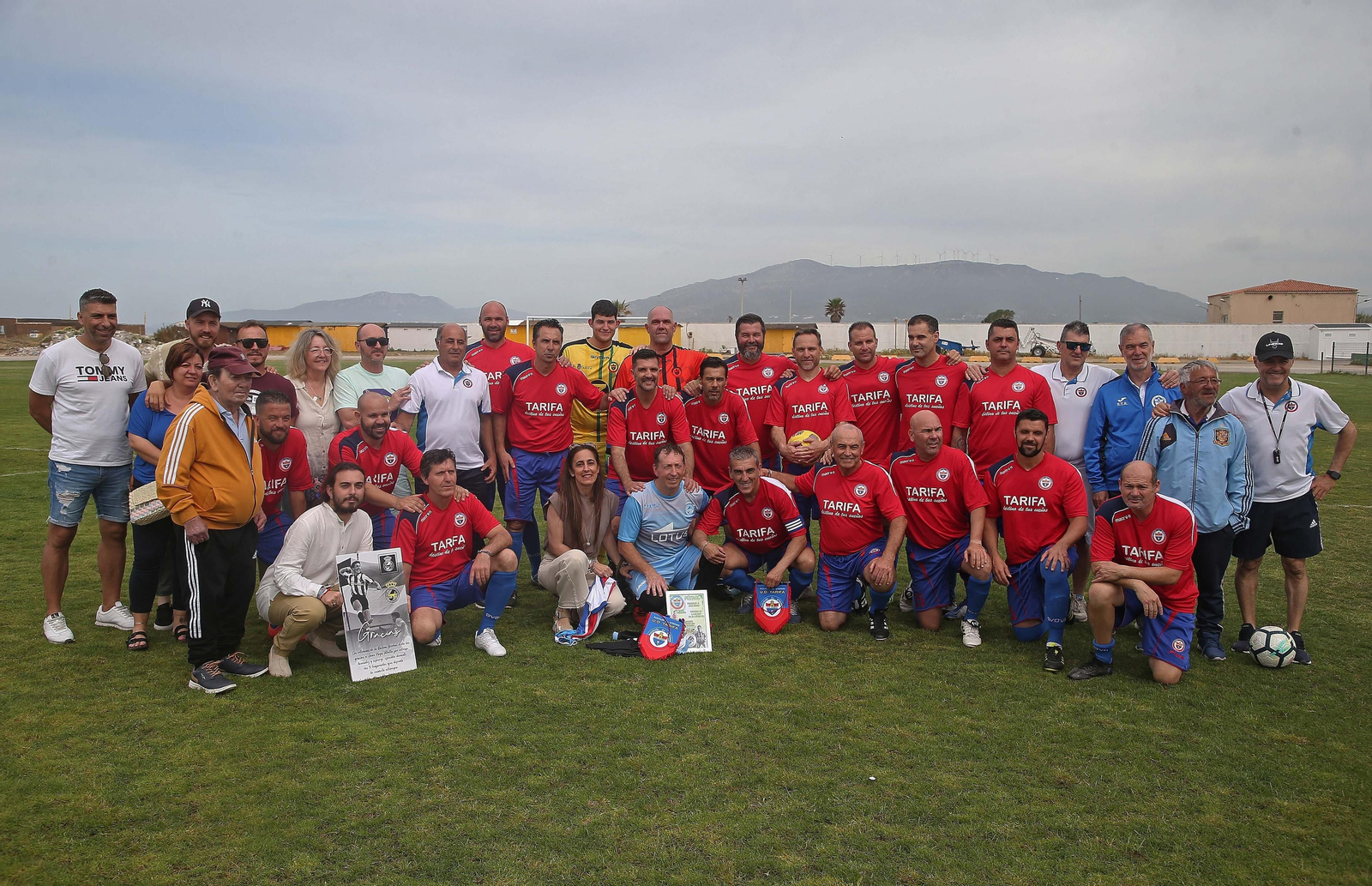 Fotos del homenaje al futbolista Juan Hoyos en Tarifa