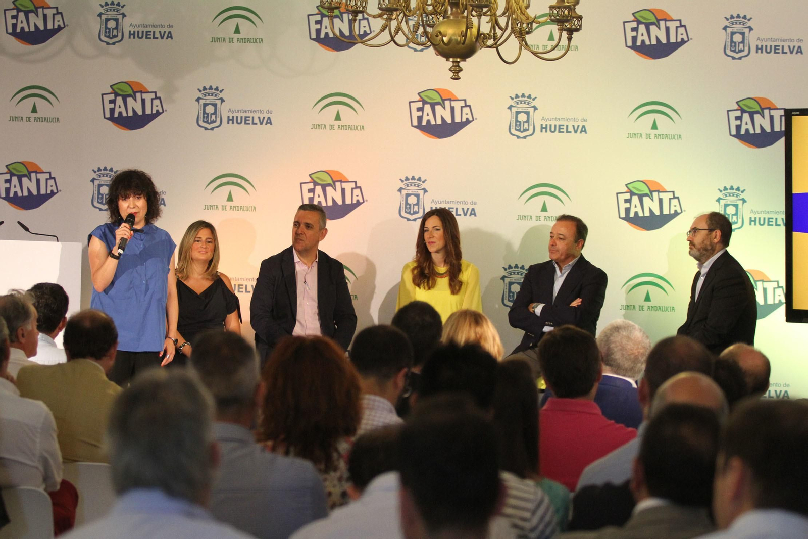 Presentación de la nueva botella de vidrio de Fanta
