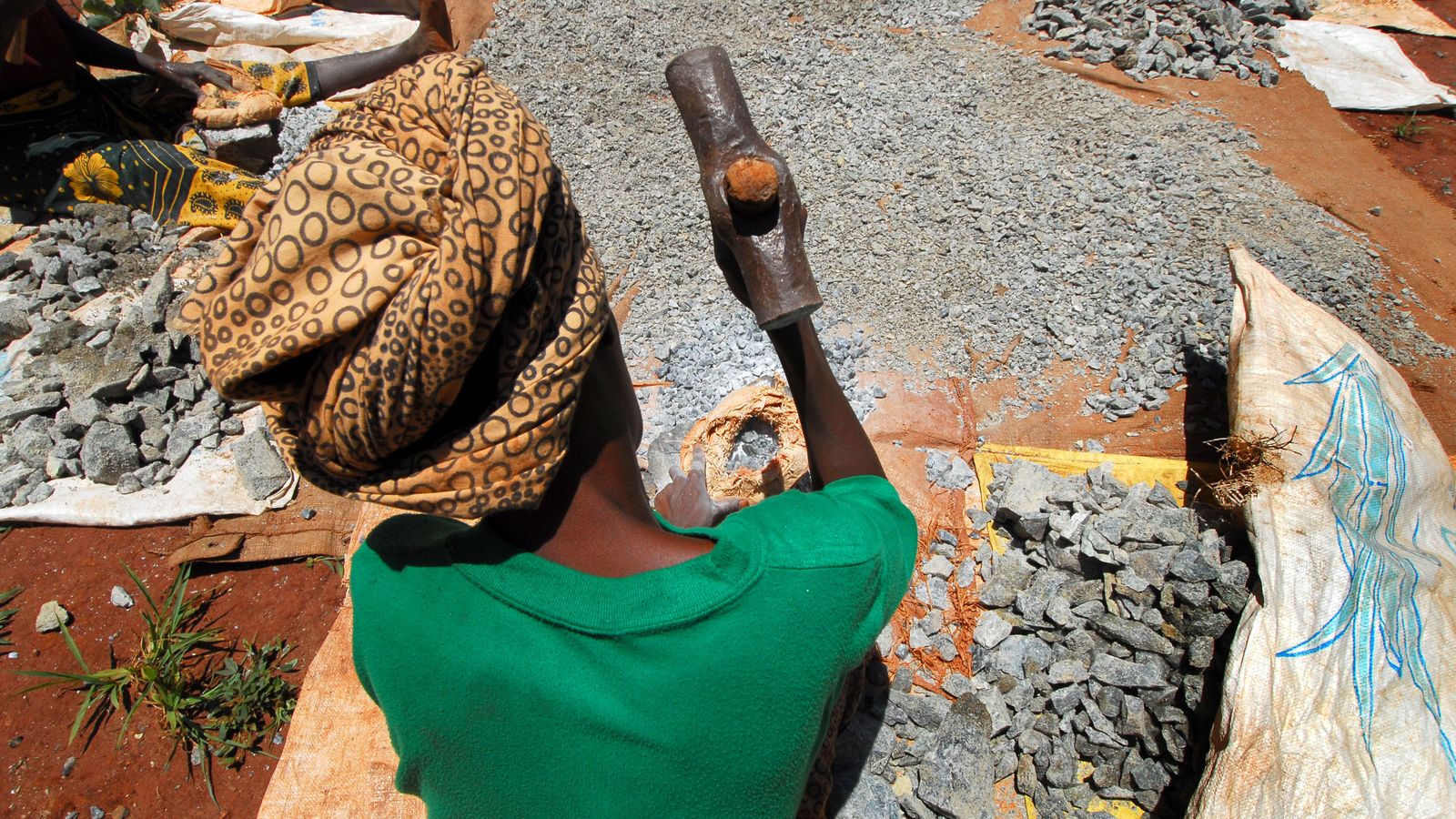 Educación y autosuficiencia son básicos para mejorar.