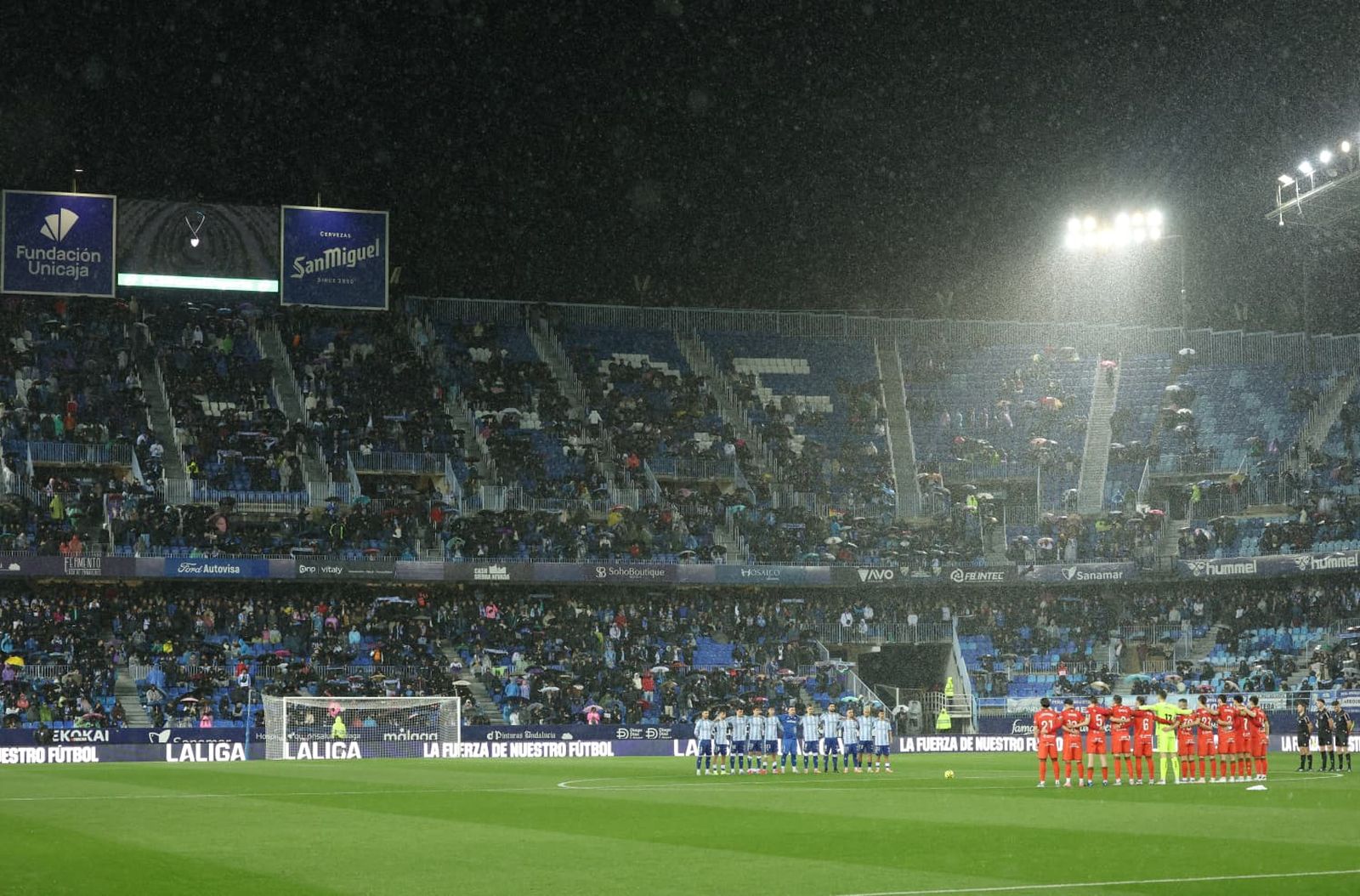 Búscate bajo la lluvia en el Málaga CF-Burgos