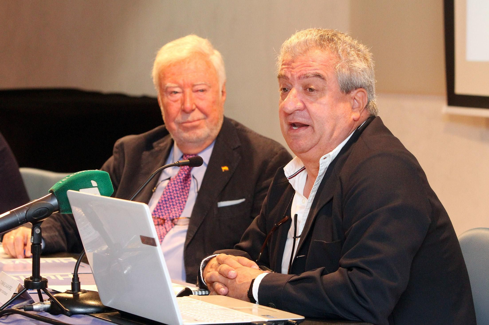 Conferencia de Manuel Galán Pérez sobre las oportunidades para Huelva en economía digital.