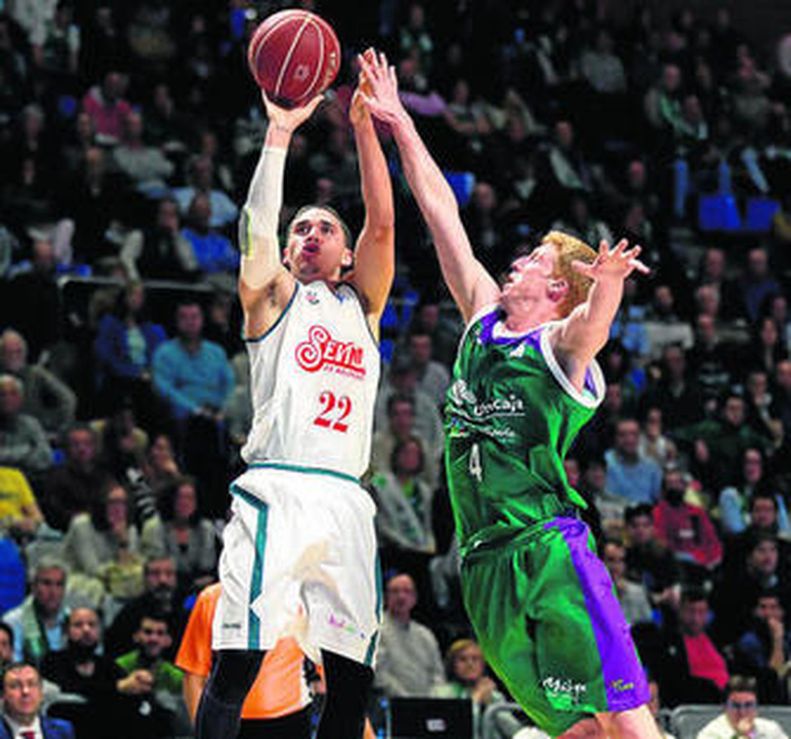 Alberto Díaz trata de poner un tapón