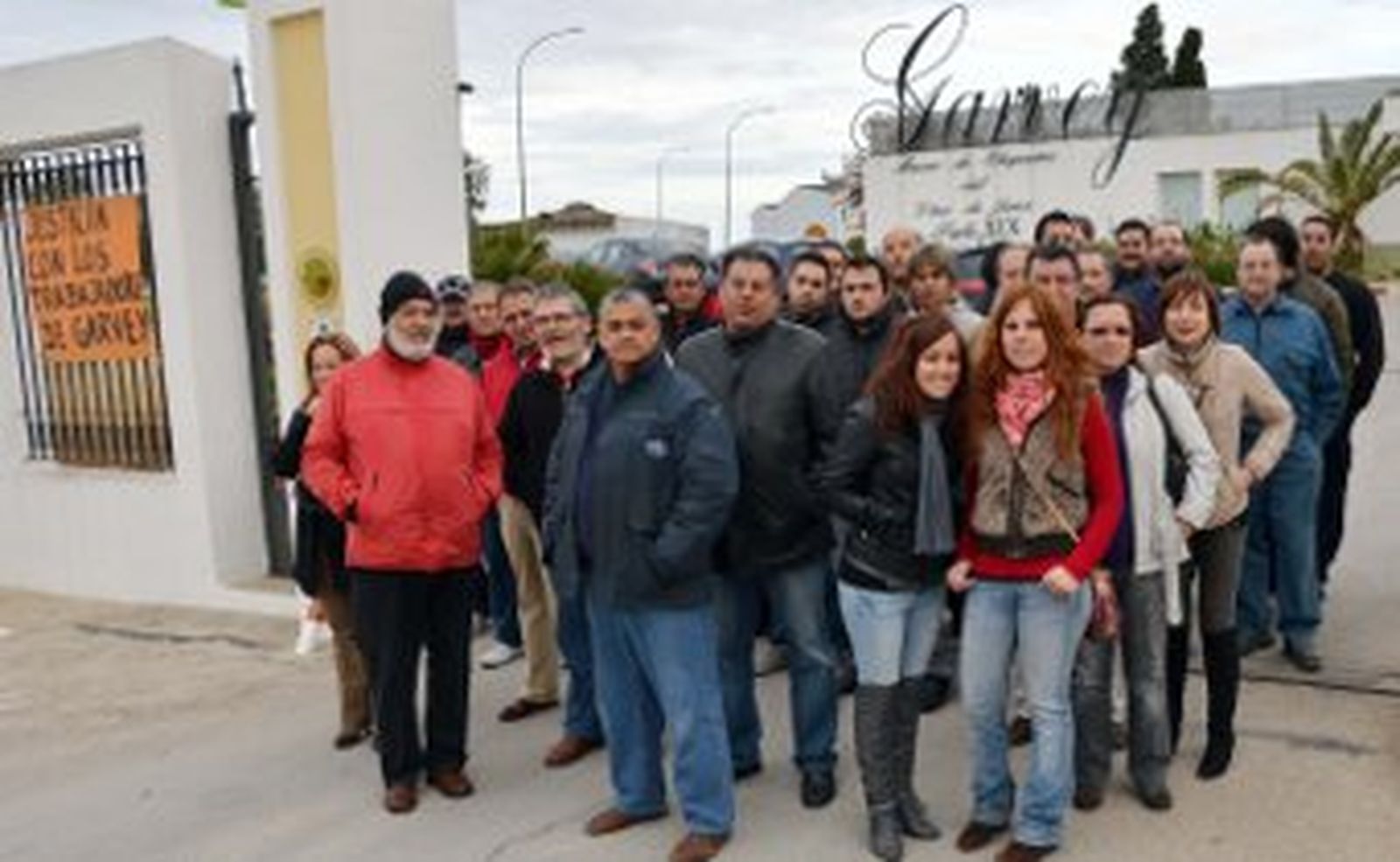 La plantilla de Garvey se concentra para pedir que se vuelva a negociar