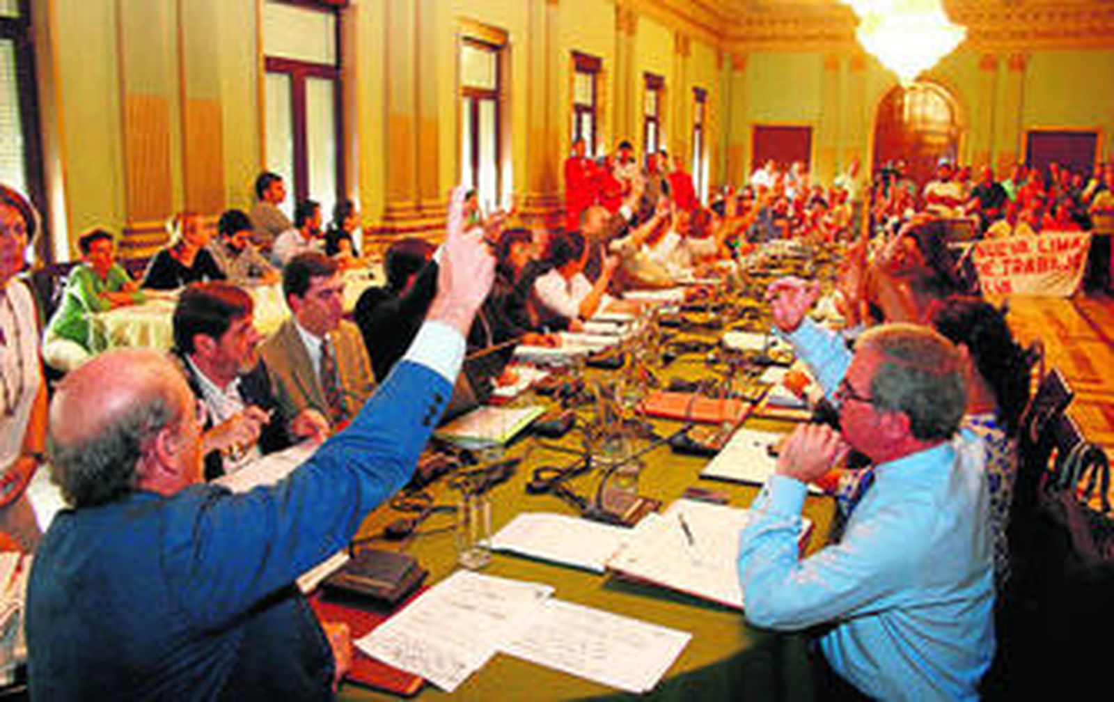 El Pleno aprobó el pasado mes de septiembre las subidas de tasas para cubrir la operación de crédito de Aguas de Huelva.