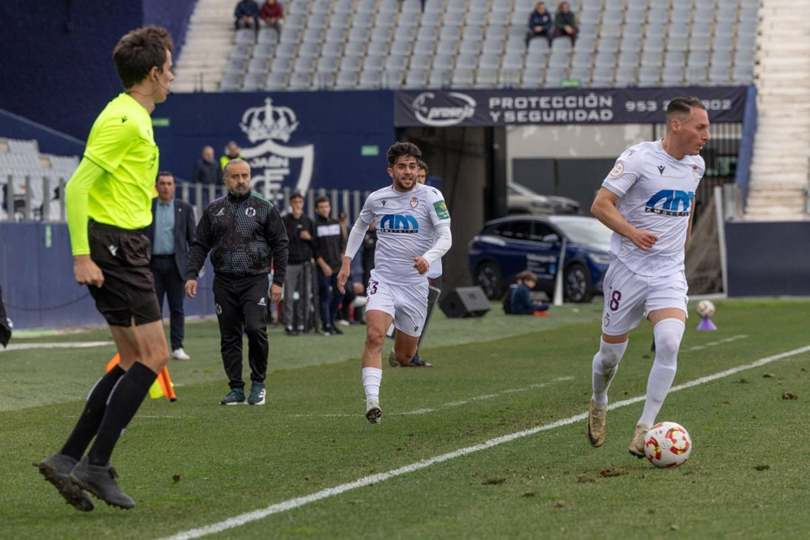 La emoción del triunfo in extremis del Real Jaén ante el Atlético Mancha Real, en imágenes