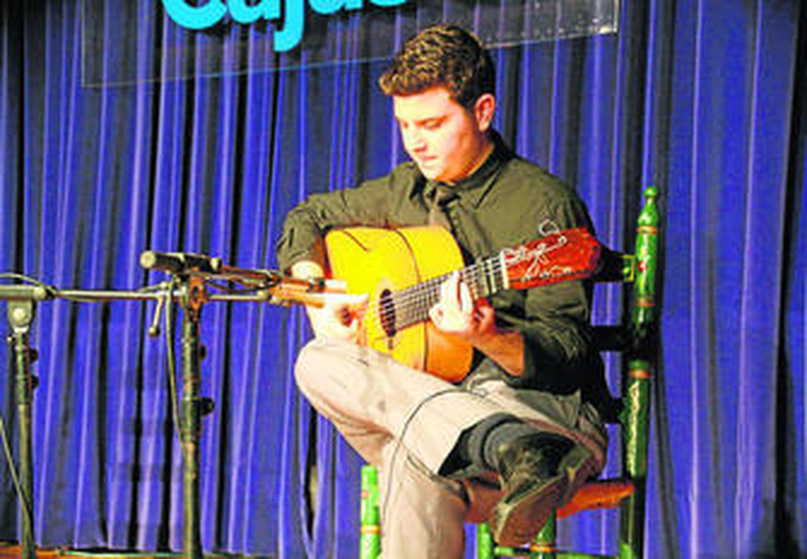 El guitarrista Martín Fayos, durante su actuación ayer en el Ciclo Jóvenes Flamencos de Huelva.